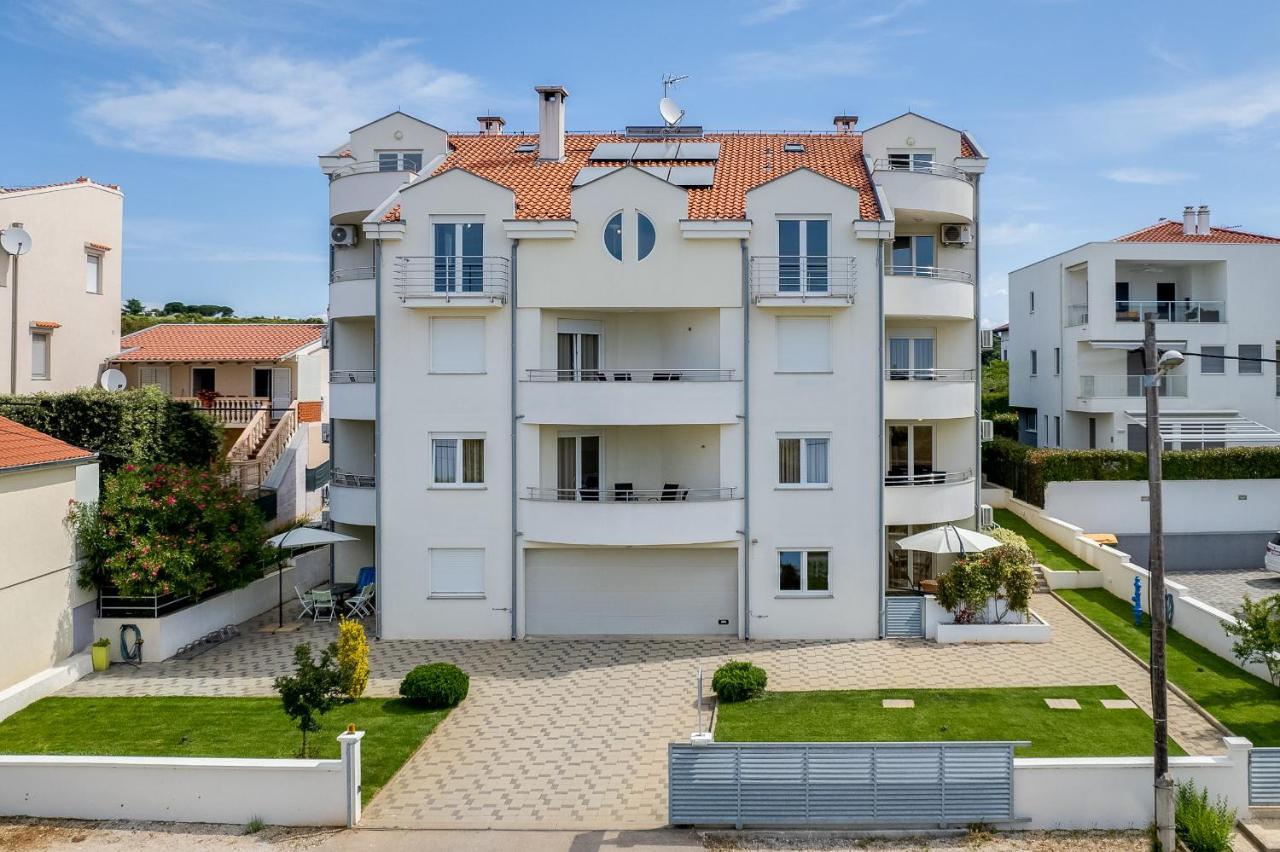 Villa Mirela Petrčane Exterior foto